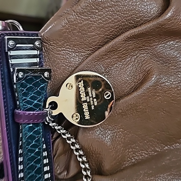 Unique Henri Bendel Clutch/Crossbody with Mirror & Shoulder Strap - Picture 5 of 16